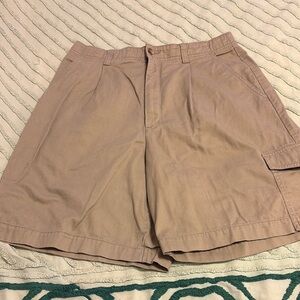 Eddie Bauer women’s Tan Cargo Shorts Lightweight Cotton.  Size 12